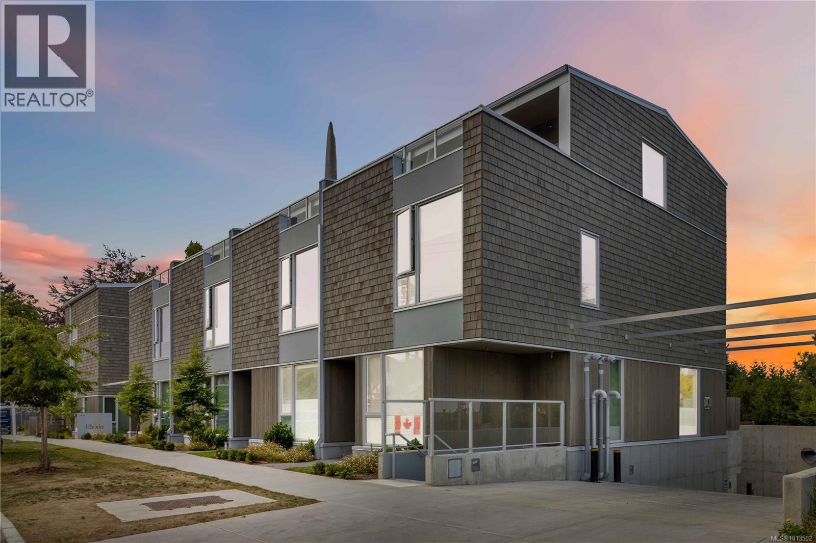 121 1720 Fairfield Rd, Victoria