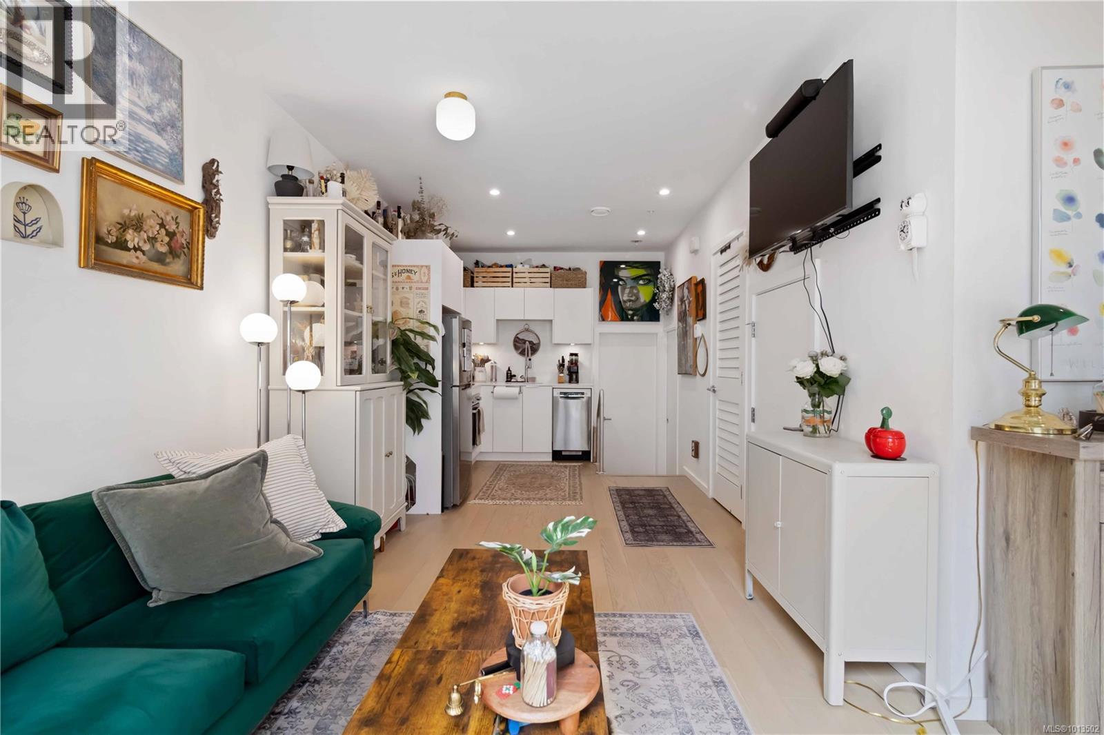 121 1720 Fairfield Rd, Victoria