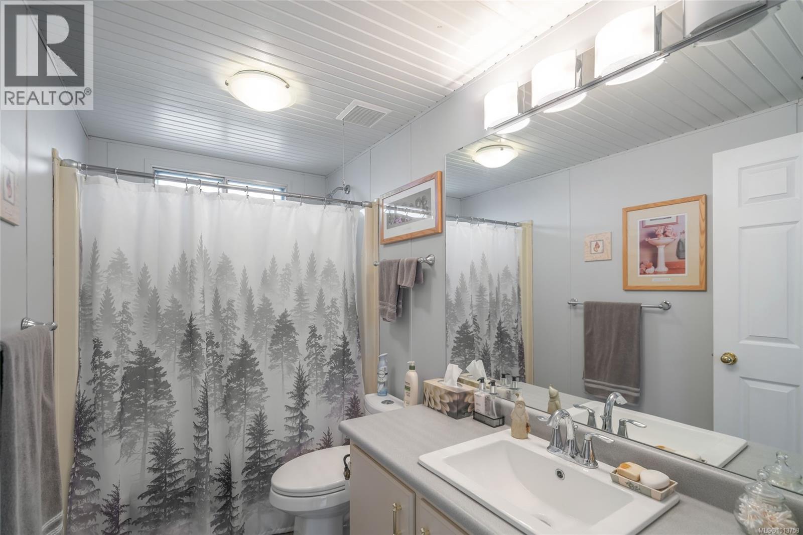 7442 Yake Rd, Fanny Bay