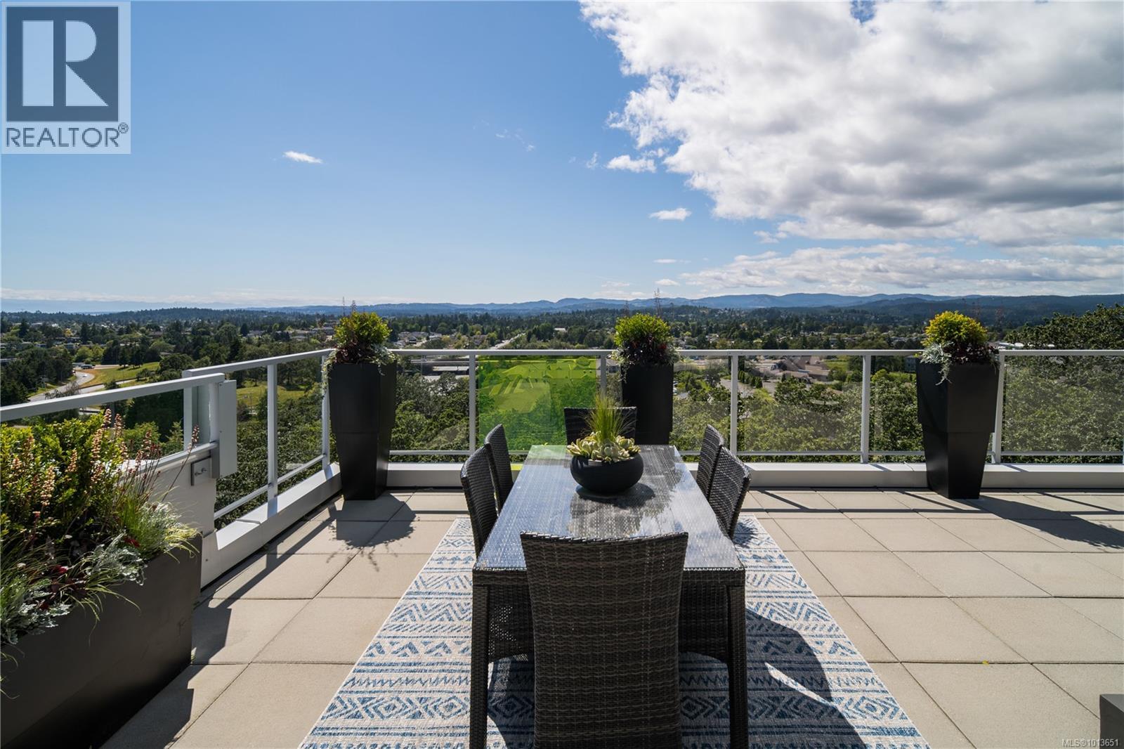 PH902 4009 Rainbow Hill Lane, Saanich