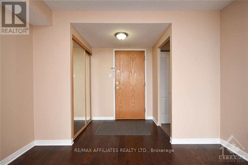 Spacious Entrance w/Closet