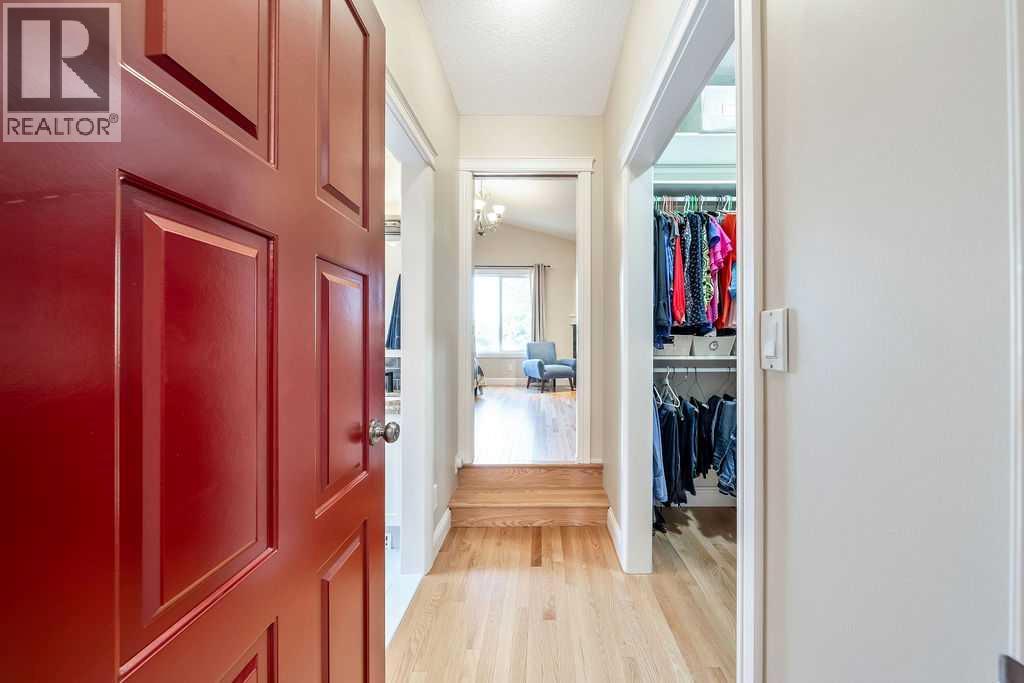 Single Family House for Sale in   Avenue NE Renfrew Calgary 