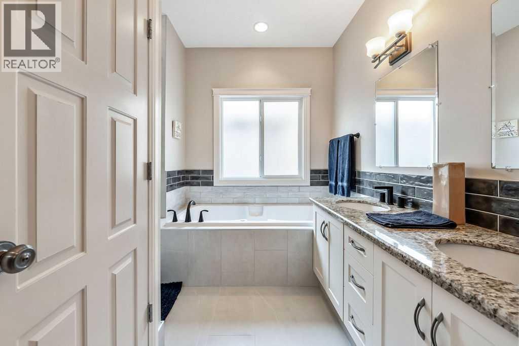 Single Family House for Sale in   Avenue NE Renfrew Calgary 