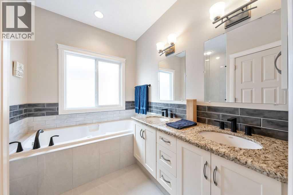 Single Family House for Sale in   Avenue NE Renfrew Calgary 