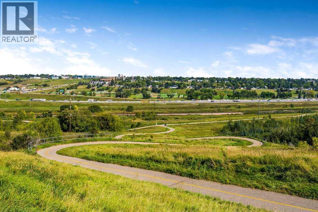 Single Family House for Sale in   Avenue NE Renfrew Calgary 