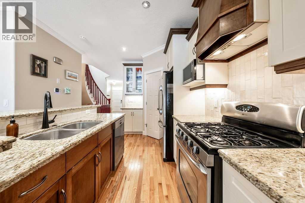 Single Family House for Sale in   Avenue NE Renfrew Calgary 