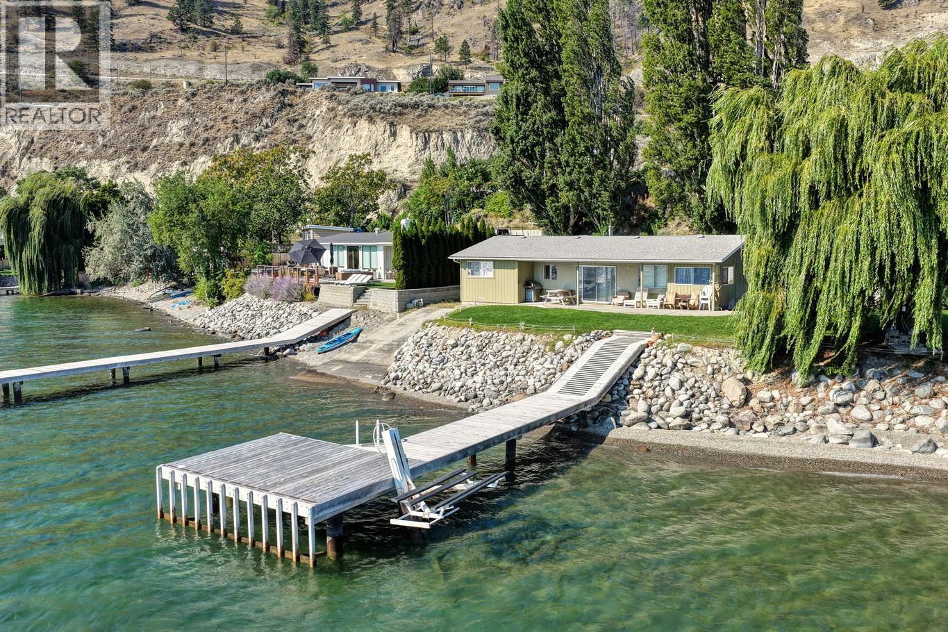 475 North Beach Road, Summerland