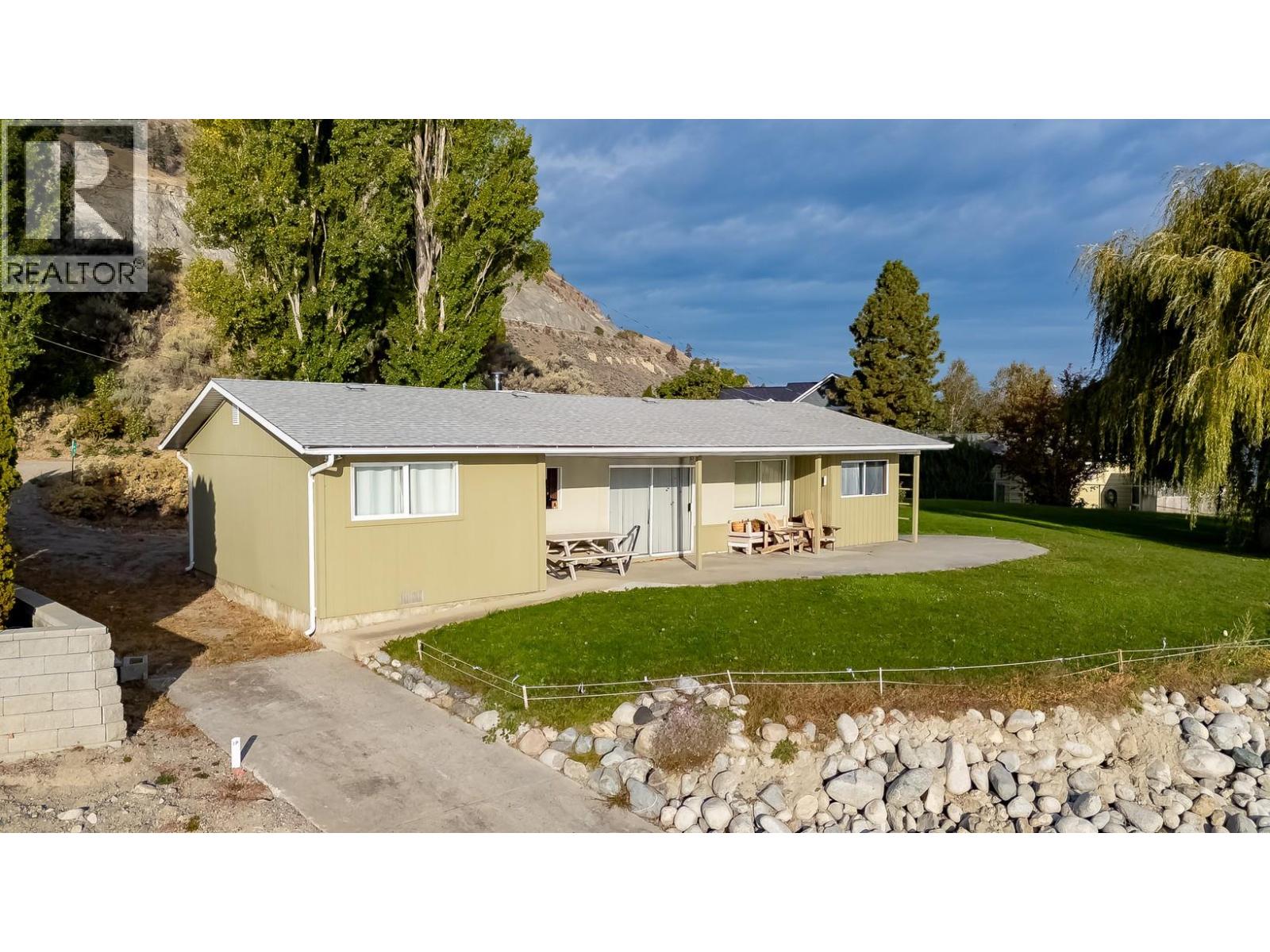 475 North Beach Road, Summerland