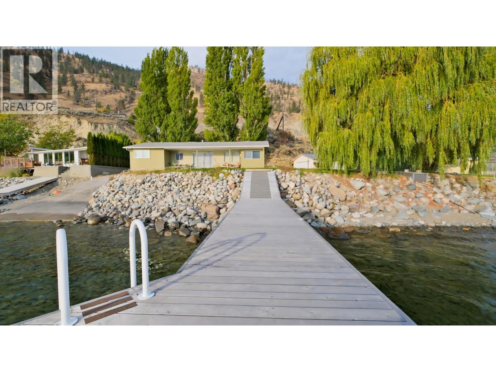 475 North Beach Road, Summerland