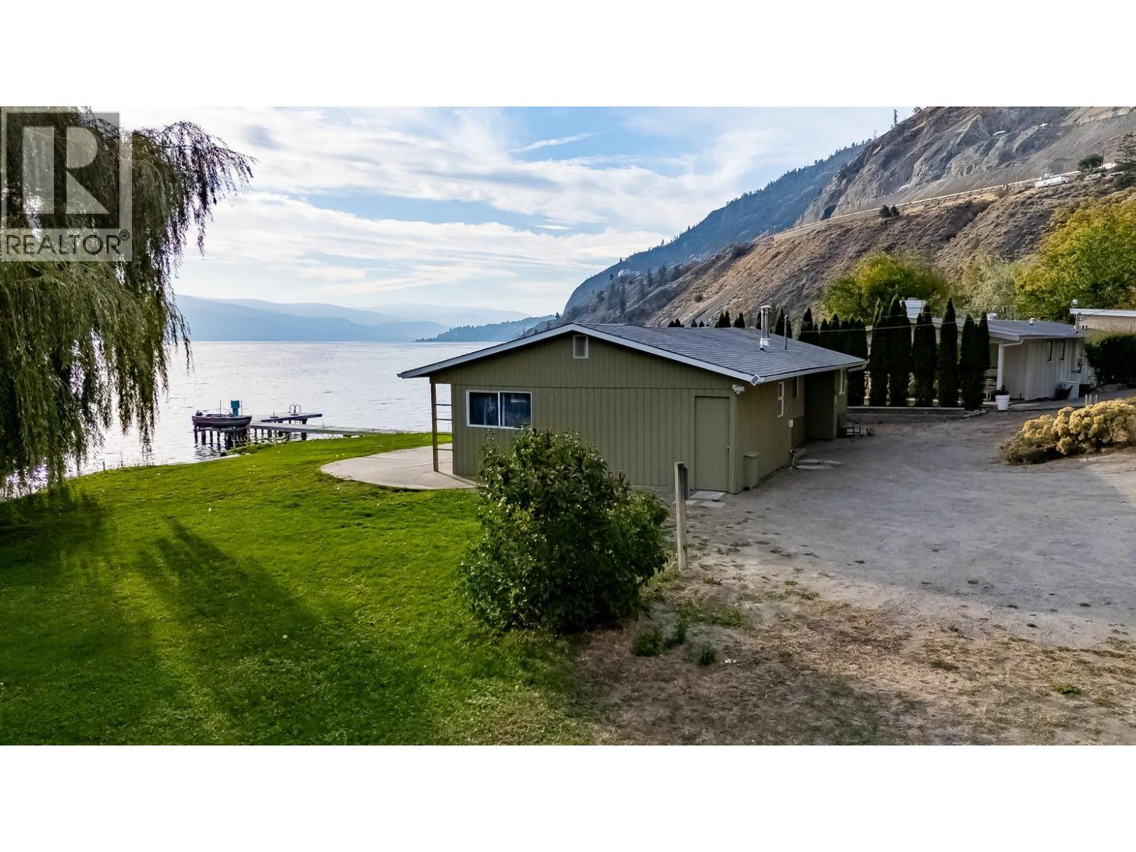 475 North Beach Road, Summerland