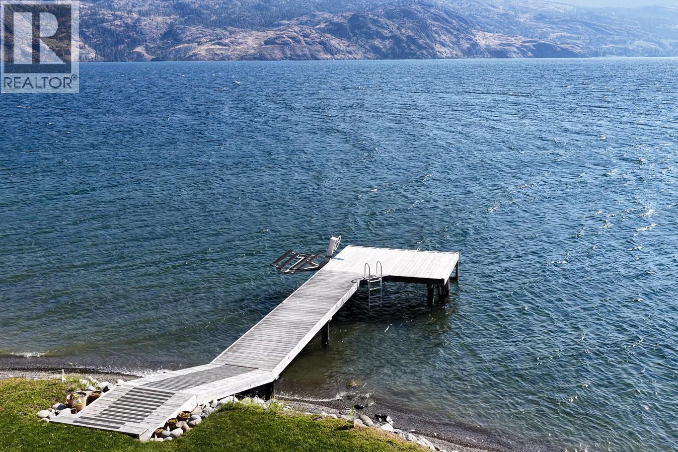 475 North Beach Road, Summerland