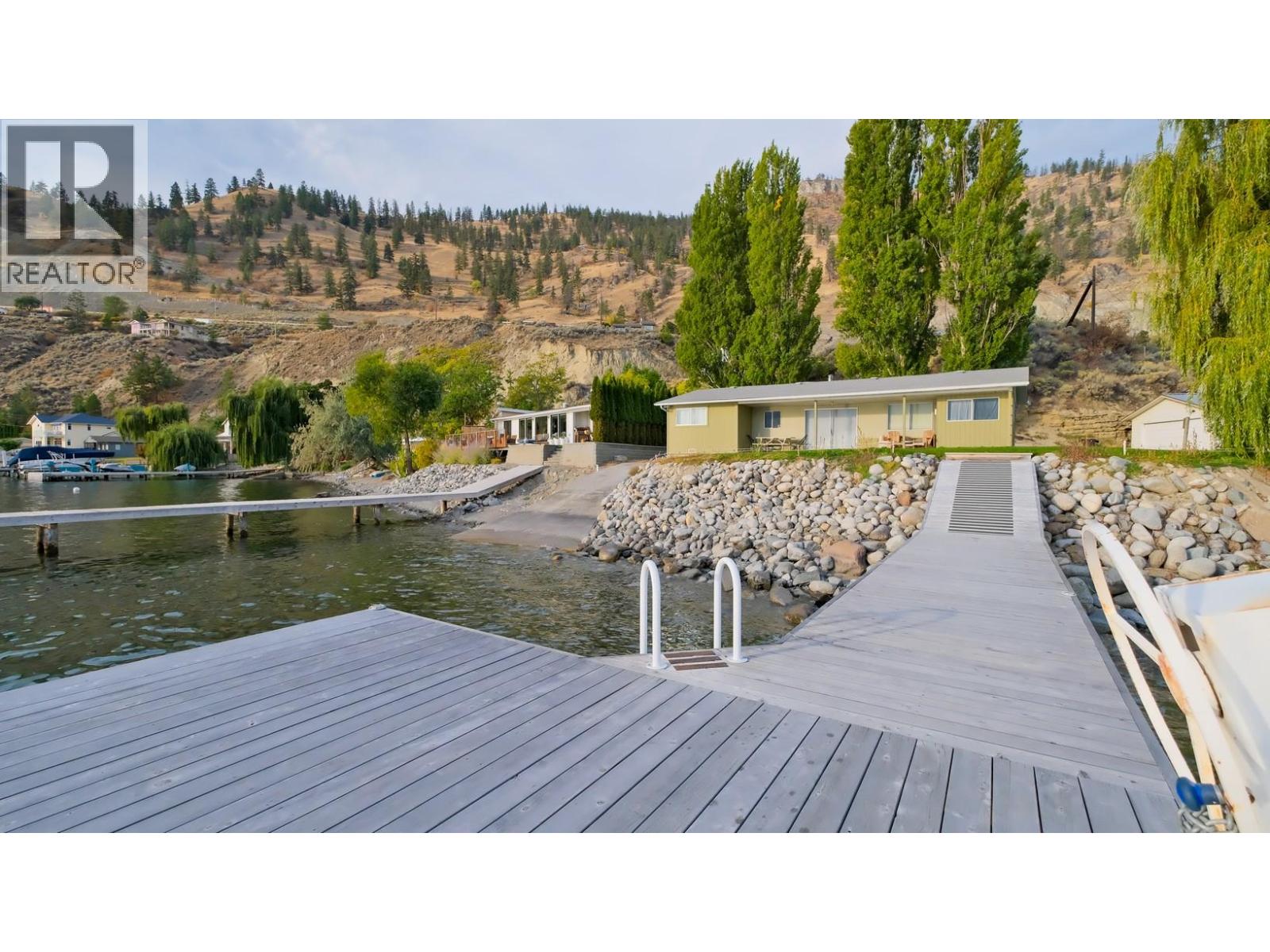 475 North Beach Road, Summerland