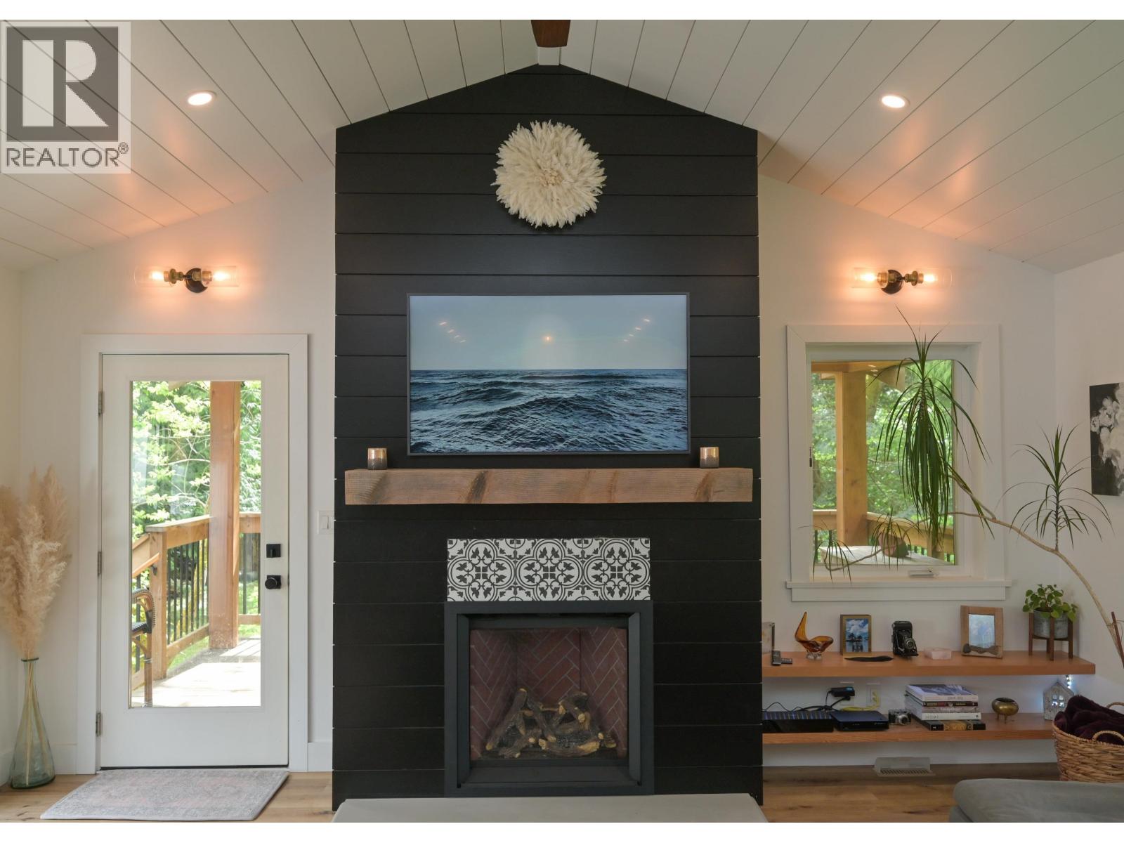 8097 SOUTHWOOD ROAD, Halfmoon Bay