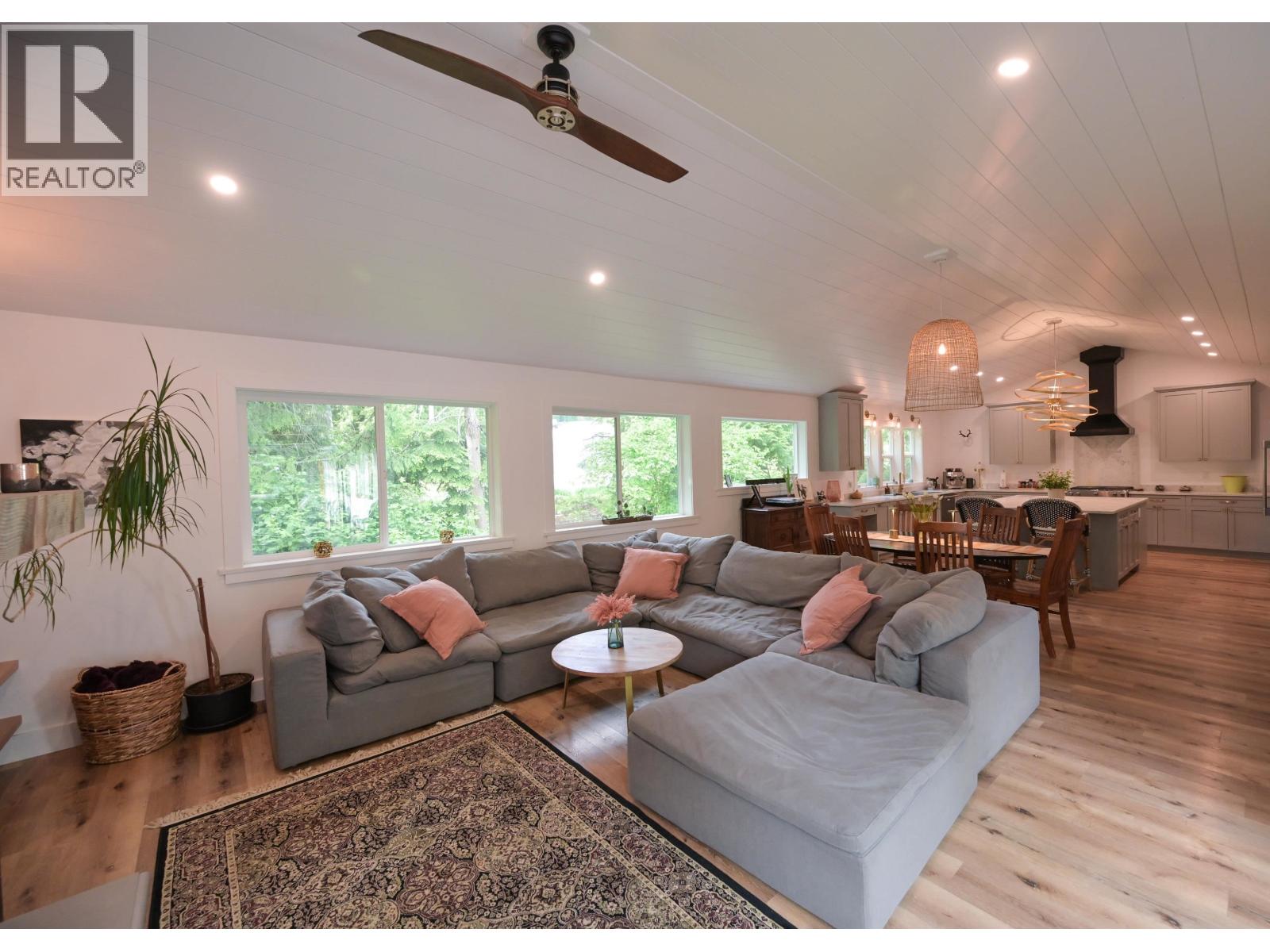 8097 SOUTHWOOD ROAD, Halfmoon Bay