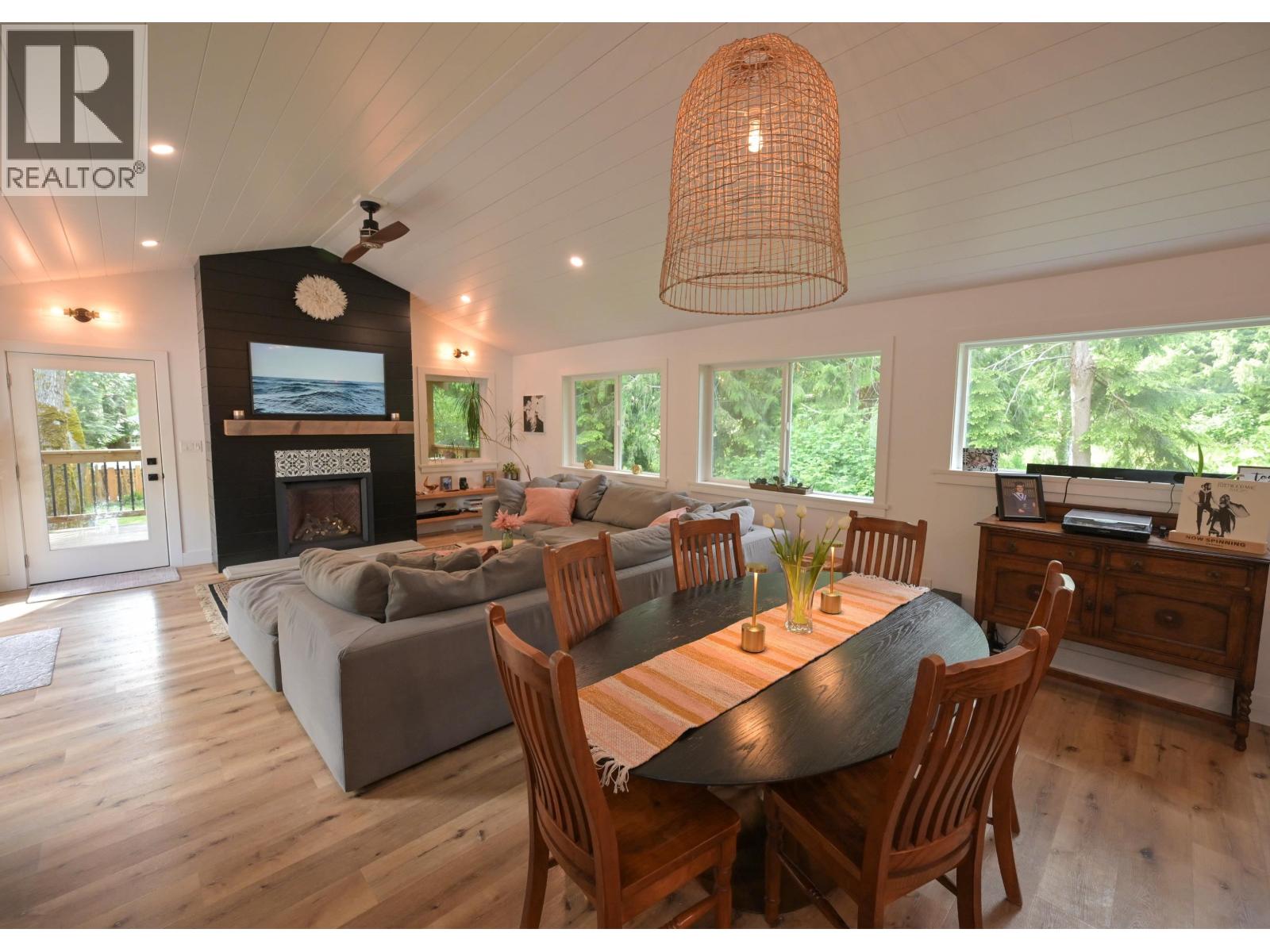 8097 SOUTHWOOD ROAD, Halfmoon Bay