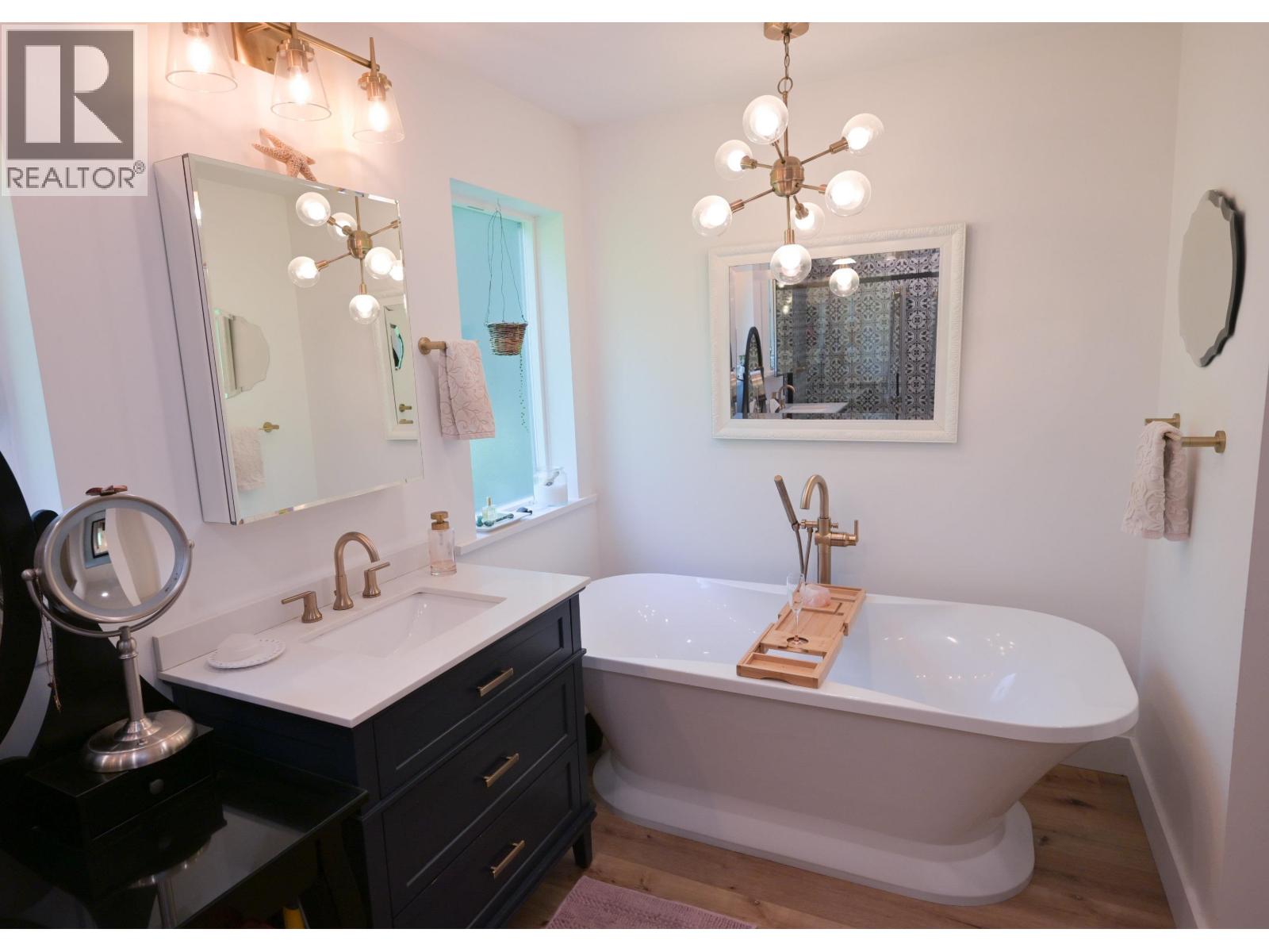 8097 SOUTHWOOD ROAD, Halfmoon Bay