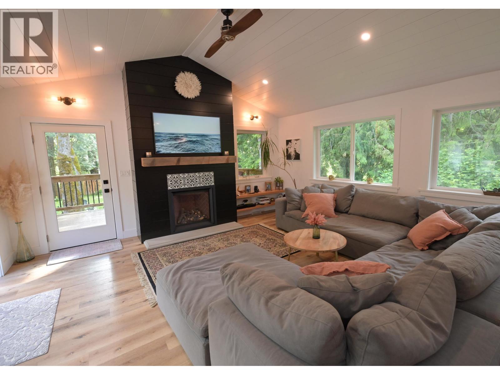 8097 SOUTHWOOD ROAD, Halfmoon Bay