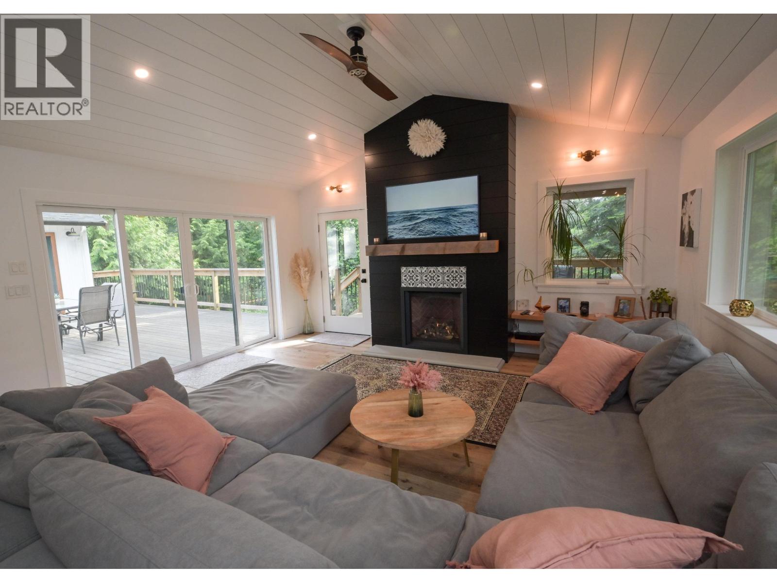 8097 SOUTHWOOD ROAD, Halfmoon Bay