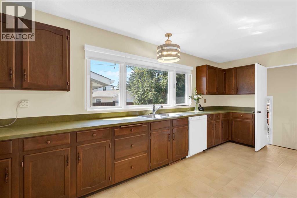 Single Family House Bungalow for Sale in  Lake Emerald Road SE Lake Bonavista Calgary 