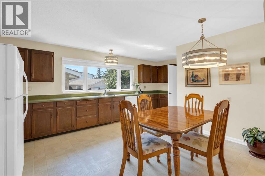 Single Family House Bungalow for Sale in  Lake Emerald Road SE Lake Bonavista Calgary 