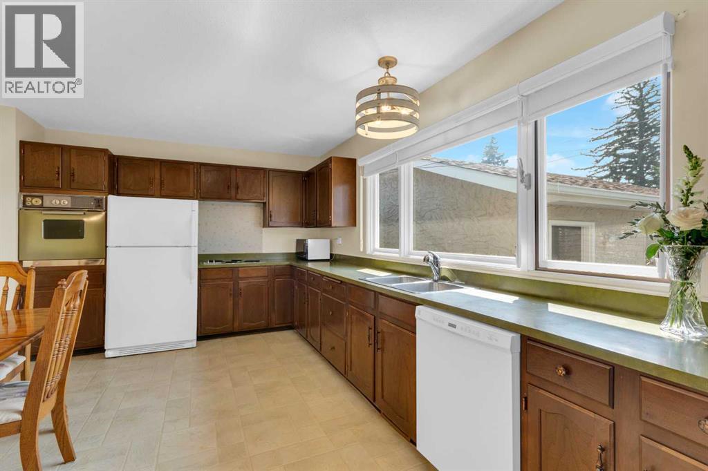 Single Family House Bungalow for Sale in  Lake Emerald Road SE Lake Bonavista Calgary 