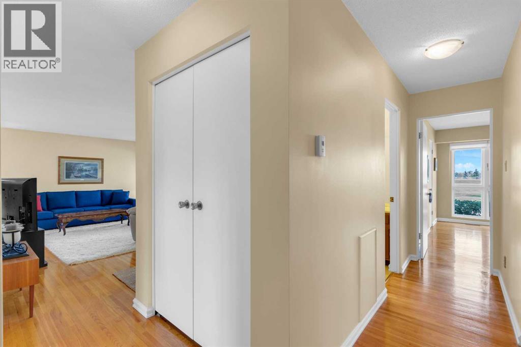 Single Family House Bungalow for Sale in  Lake Emerald Road SE Lake Bonavista Calgary 