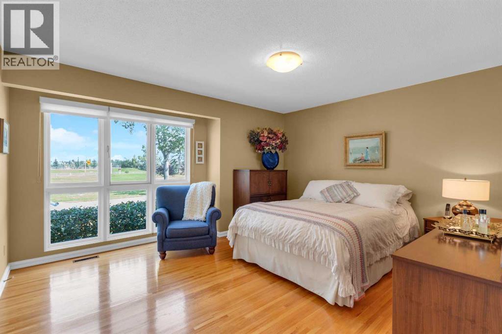 Single Family House Bungalow for Sale in  Lake Emerald Road SE Lake Bonavista Calgary 