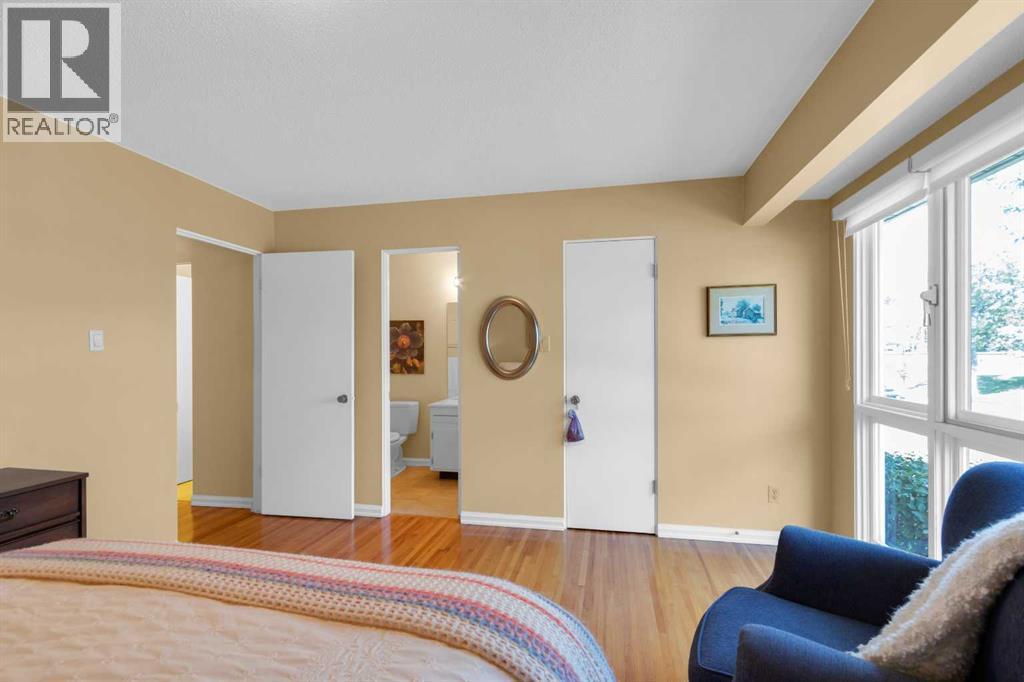 Single Family House Bungalow for Sale in  Lake Emerald Road SE Lake Bonavista Calgary 