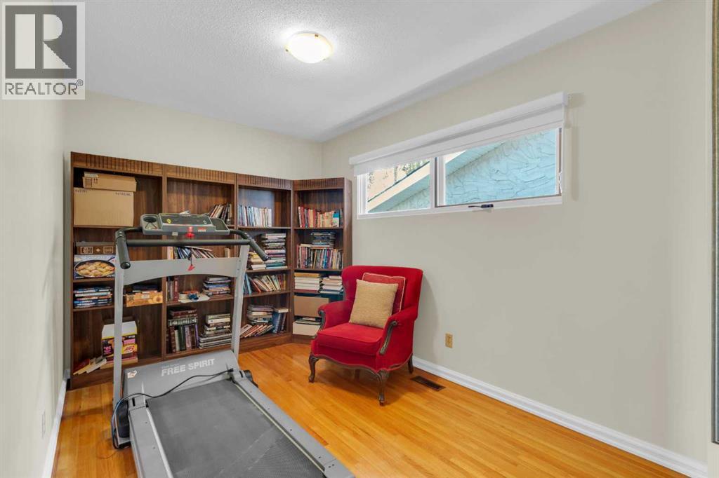 Single Family House Bungalow for Sale in  Lake Emerald Road SE Lake Bonavista Calgary 
