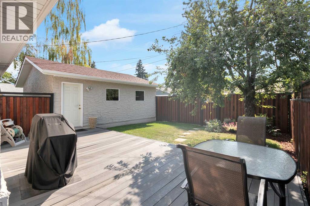 Single Family House Bungalow for Sale in  Lake Emerald Road SE Lake Bonavista Calgary 