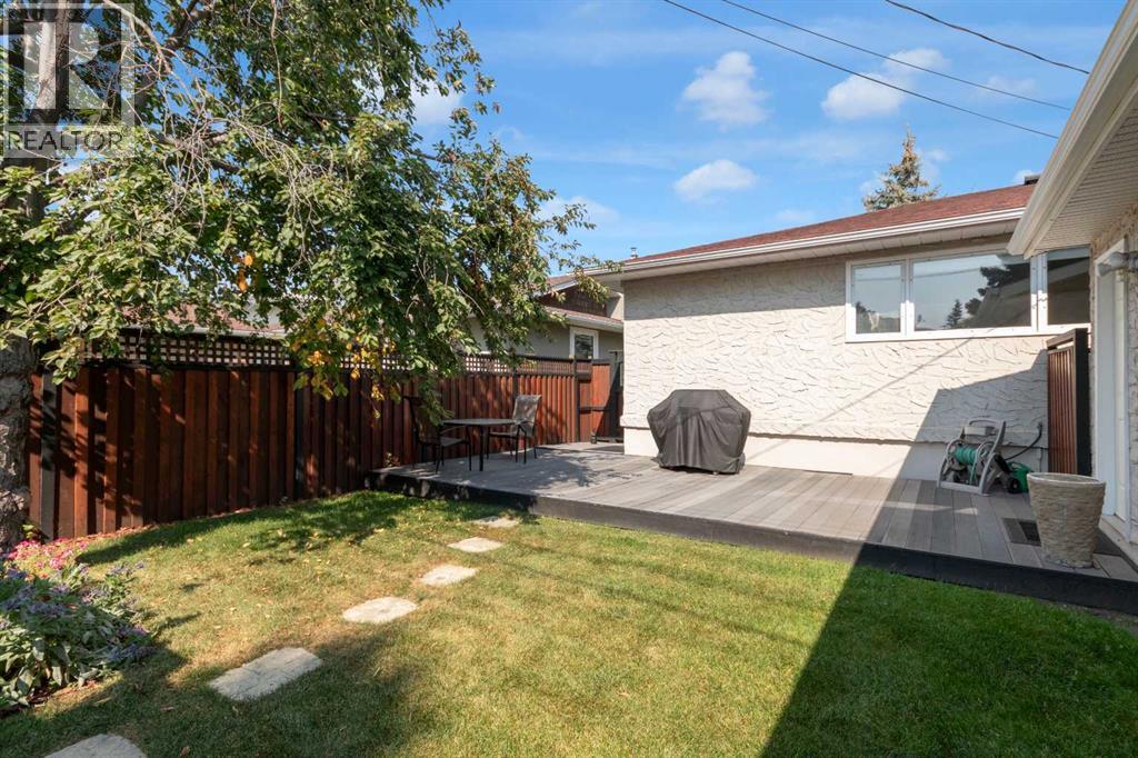 Single Family House Bungalow for Sale in  Lake Emerald Road SE Lake Bonavista Calgary 