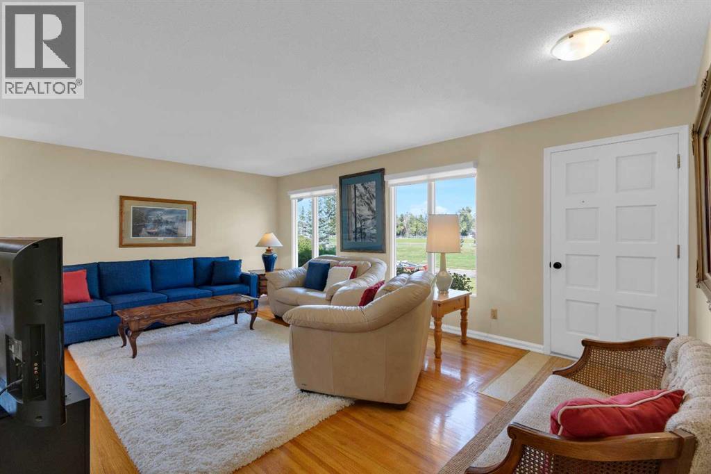 Single Family House Bungalow for Sale in  Lake Emerald Road SE Lake Bonavista Calgary 