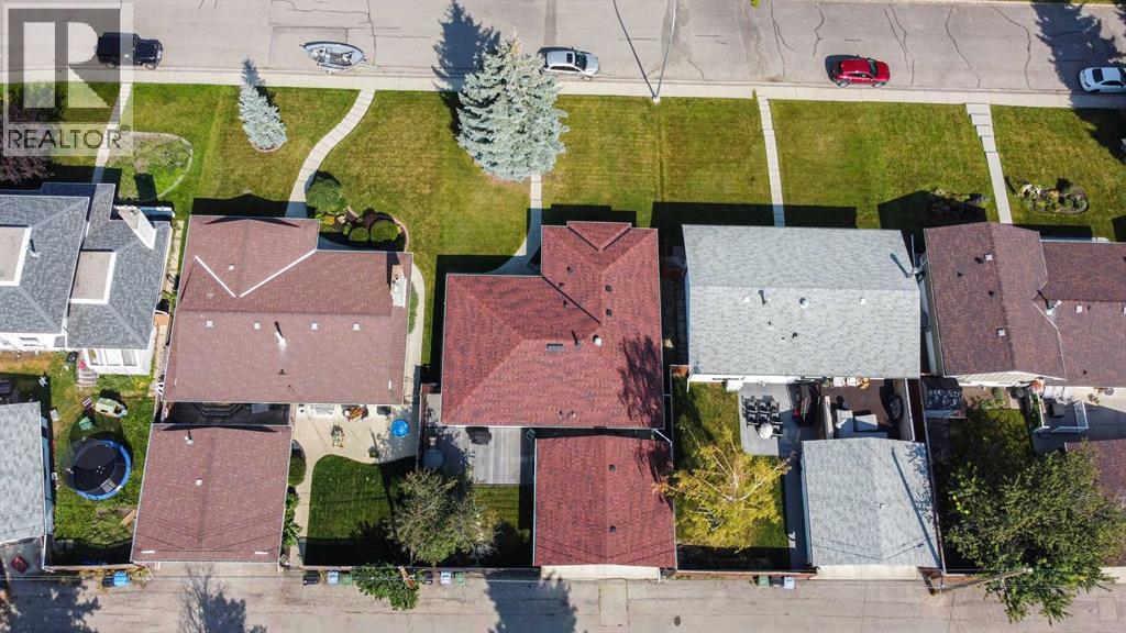 Single Family House Bungalow for Sale in  Lake Emerald Road SE Lake Bonavista Calgary 