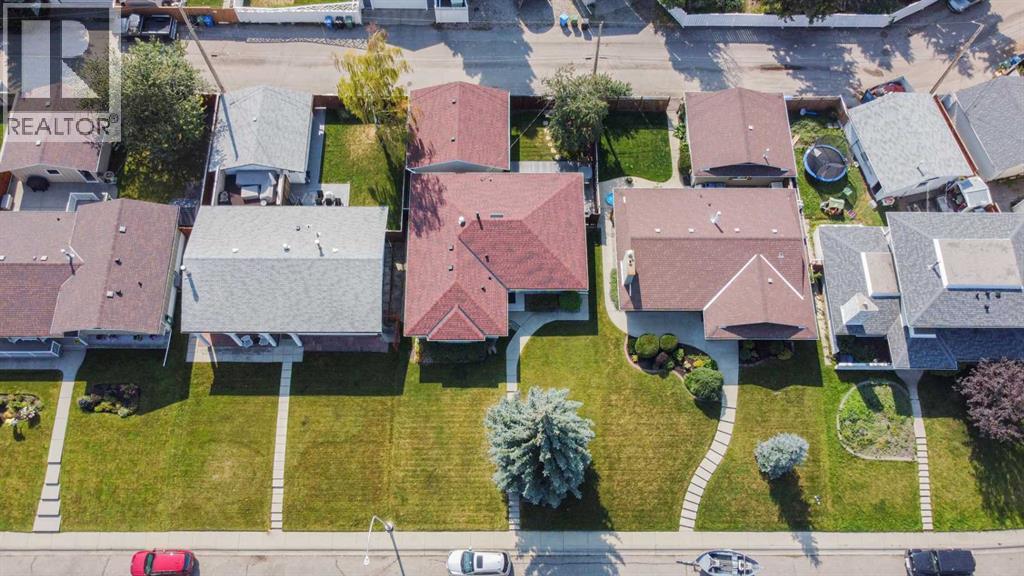 Single Family House Bungalow for Sale in  Lake Emerald Road SE Lake Bonavista Calgary 