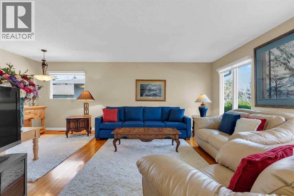 Single Family House Bungalow for Sale in  Lake Emerald Road SE Lake Bonavista Calgary 