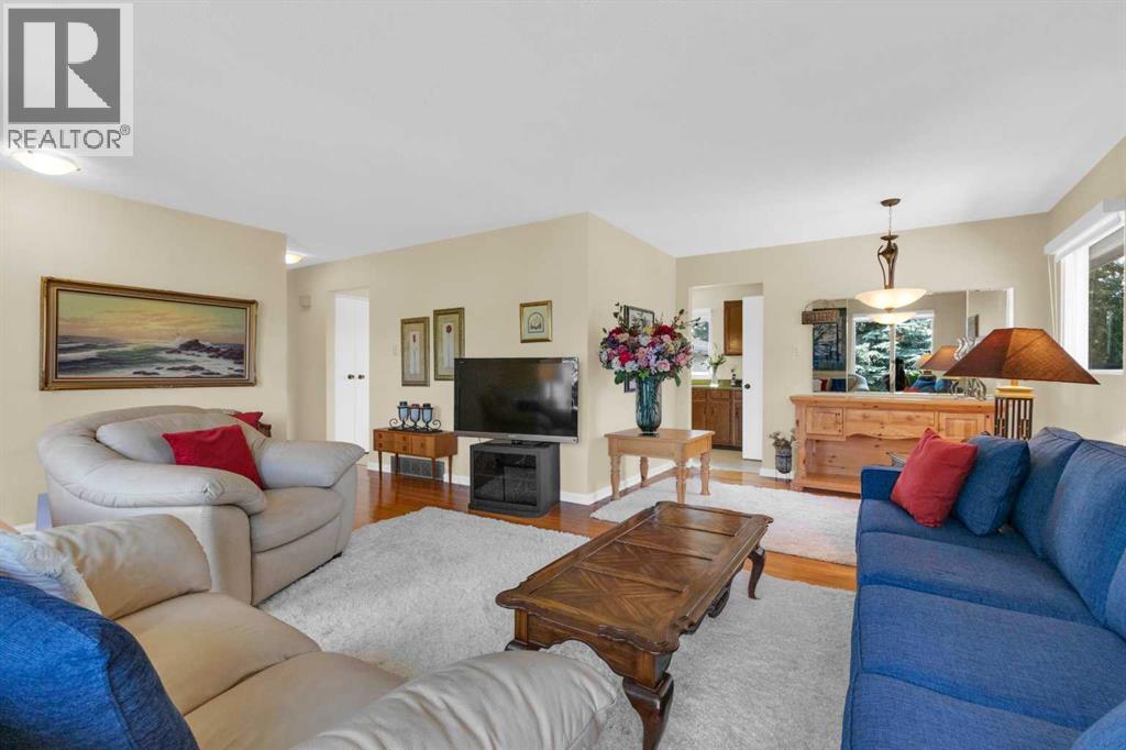 Single Family House Bungalow for Sale in  Lake Emerald Road SE Lake Bonavista Calgary 