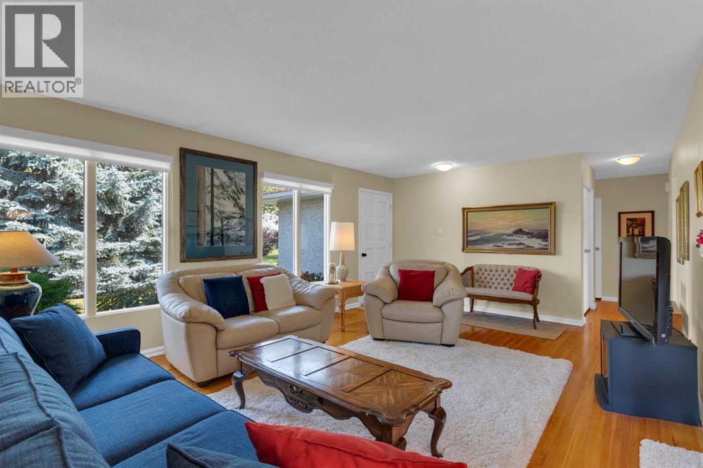 Single Family House Bungalow for Sale in  Lake Emerald Road SE Lake Bonavista Calgary 
