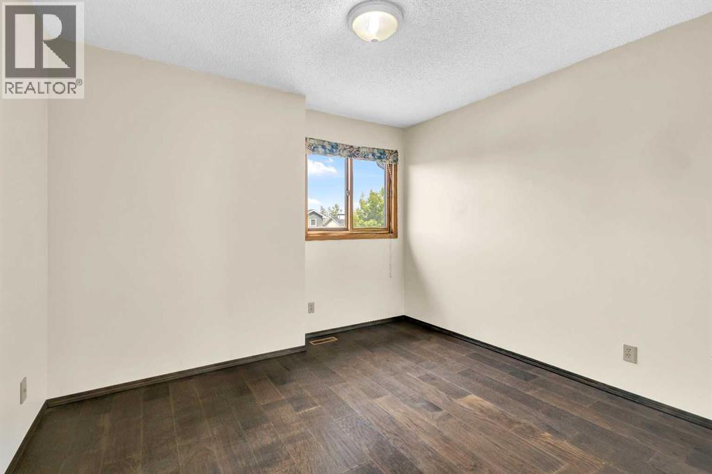 Single Family House for Sale in  Riverside Circle SE Riverbend Calgary 