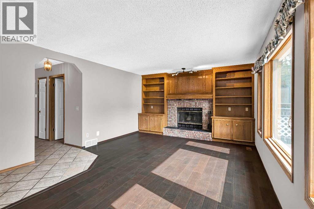 Single Family House for Sale in  Riverside Circle SE Riverbend Calgary 