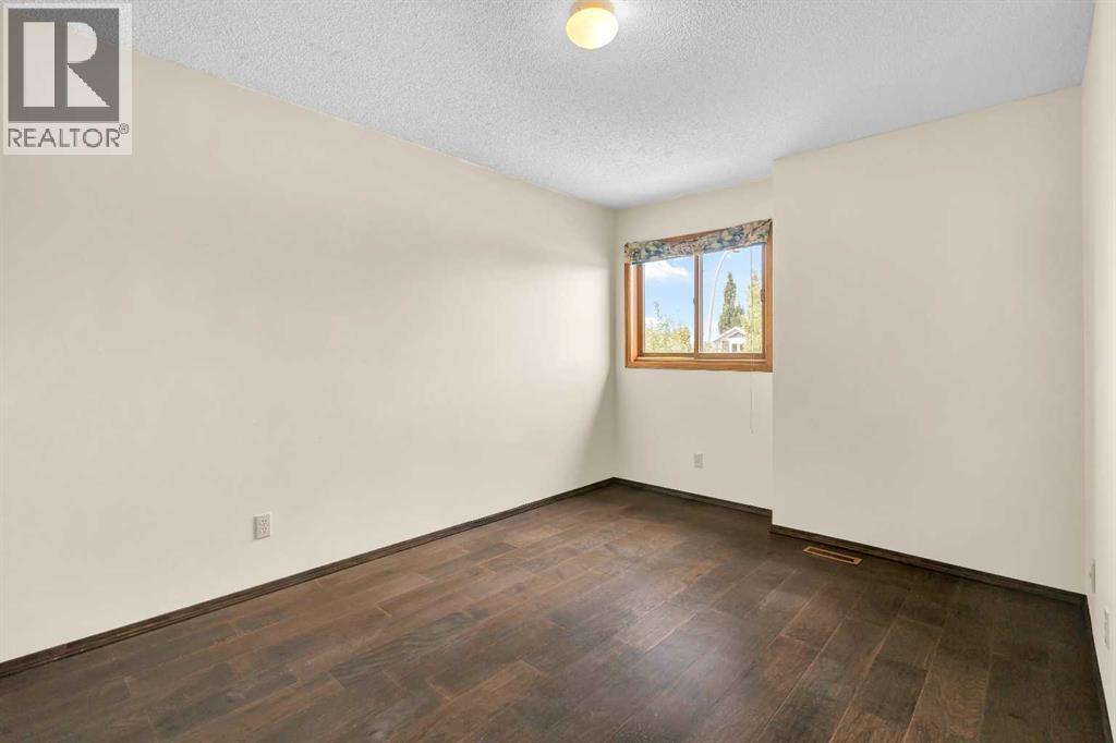 Single Family House for Sale in  Riverside Circle SE Riverbend Calgary 
