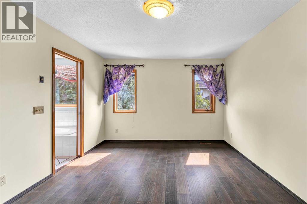 Single Family House for Sale in  Riverside Circle SE Riverbend Calgary 