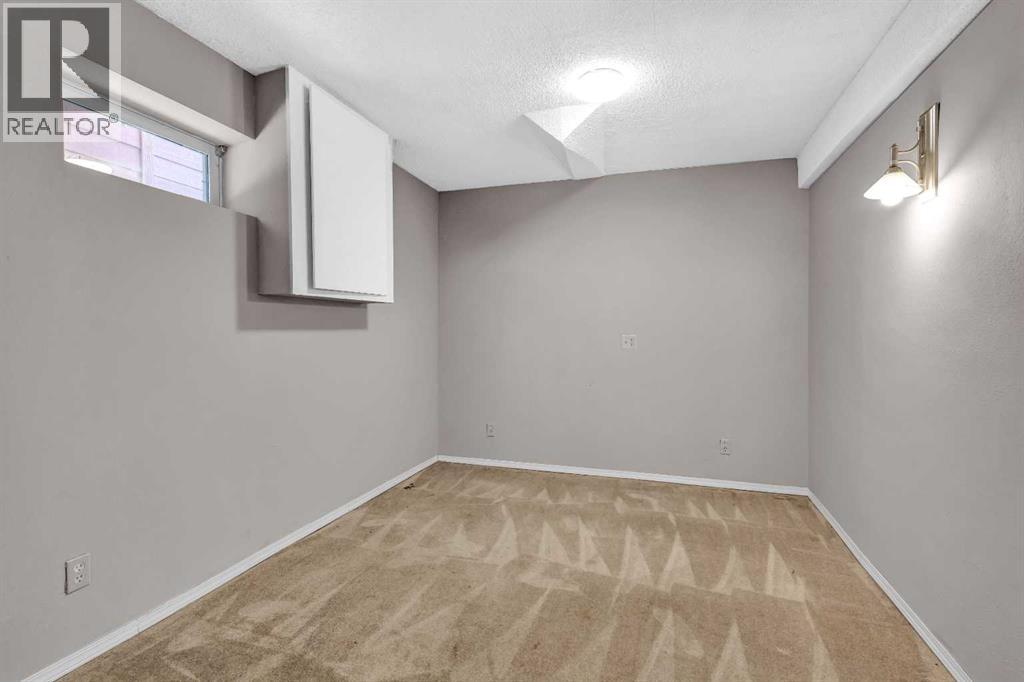 Single Family House for Sale in  Riverside Circle SE Riverbend Calgary 