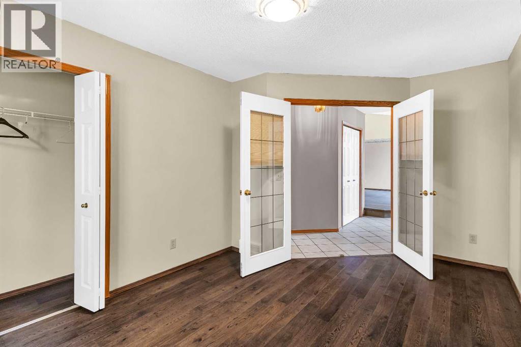 Single Family House for Sale in  Riverside Circle SE Riverbend Calgary 
