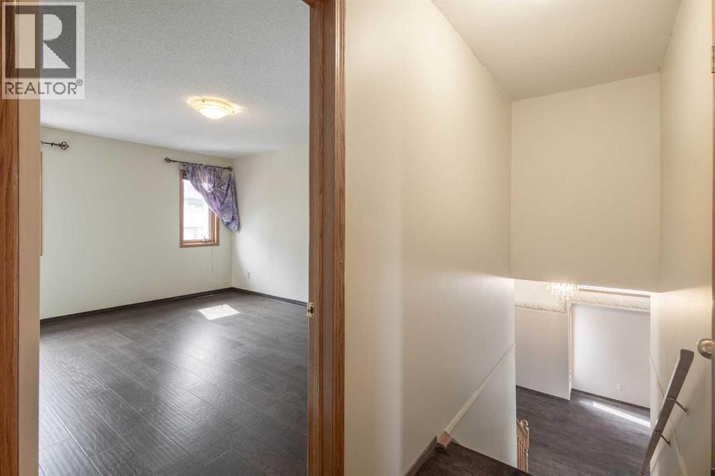 Single Family House for Sale in  Riverside Circle SE Riverbend Calgary 