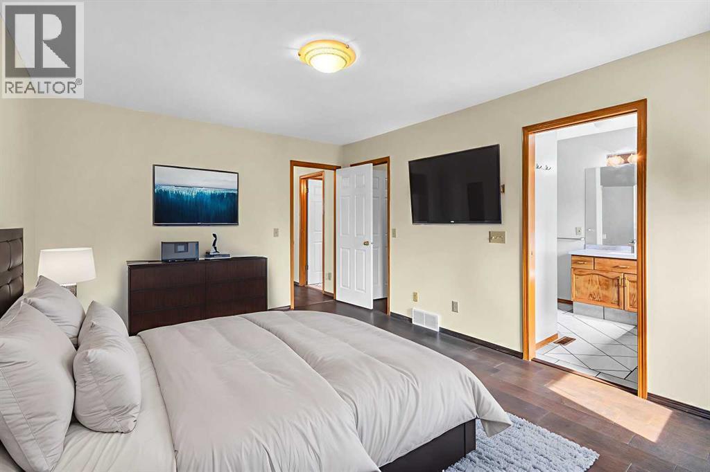 Single Family House for Sale in  Riverside Circle SE Riverbend Calgary 