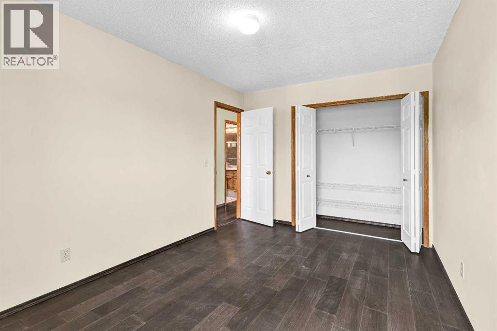 Single Family House for Sale in  Riverside Circle SE Riverbend Calgary 