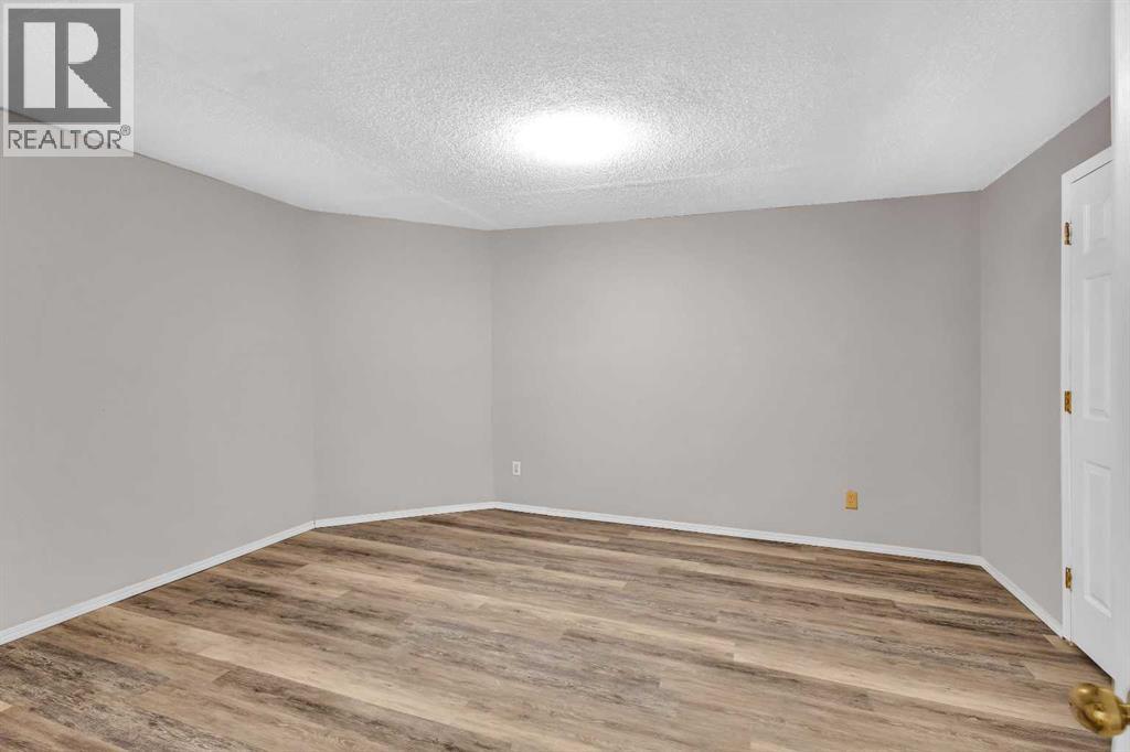 Single Family House for Sale in  Riverside Circle SE Riverbend Calgary 