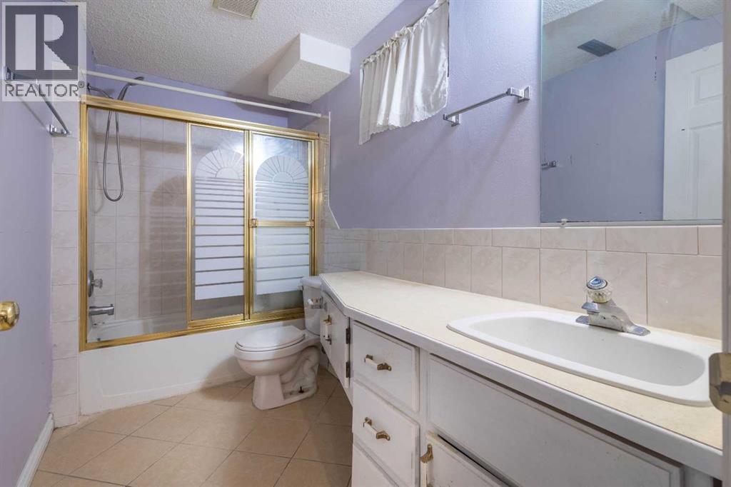 Single Family House for Sale in  Riverside Circle SE Riverbend Calgary 