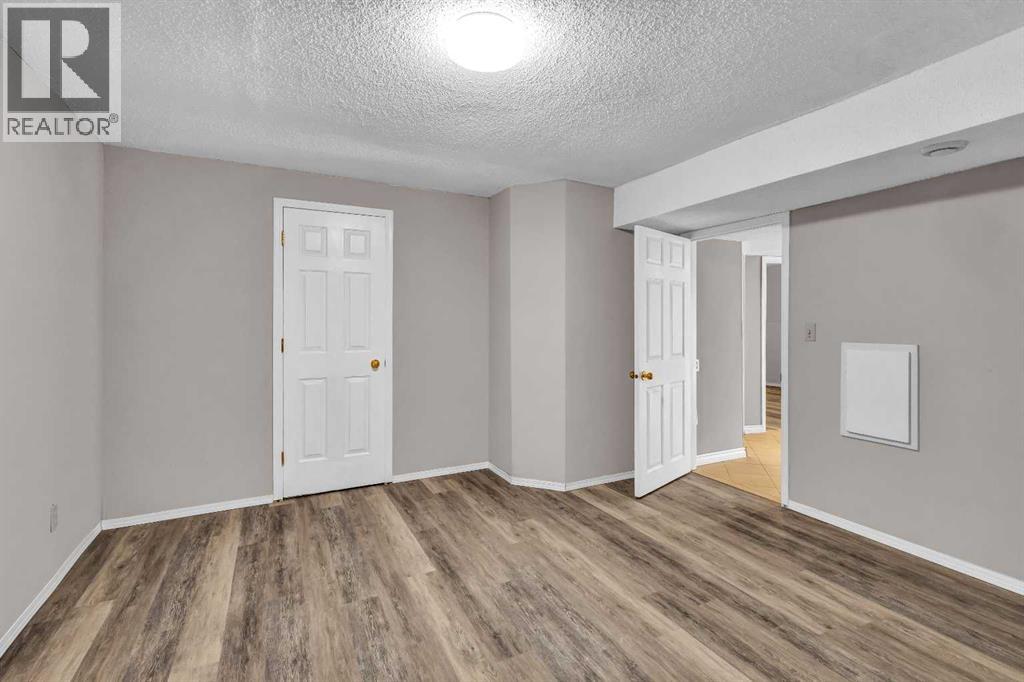 Single Family House for Sale in  Riverside Circle SE Riverbend Calgary 