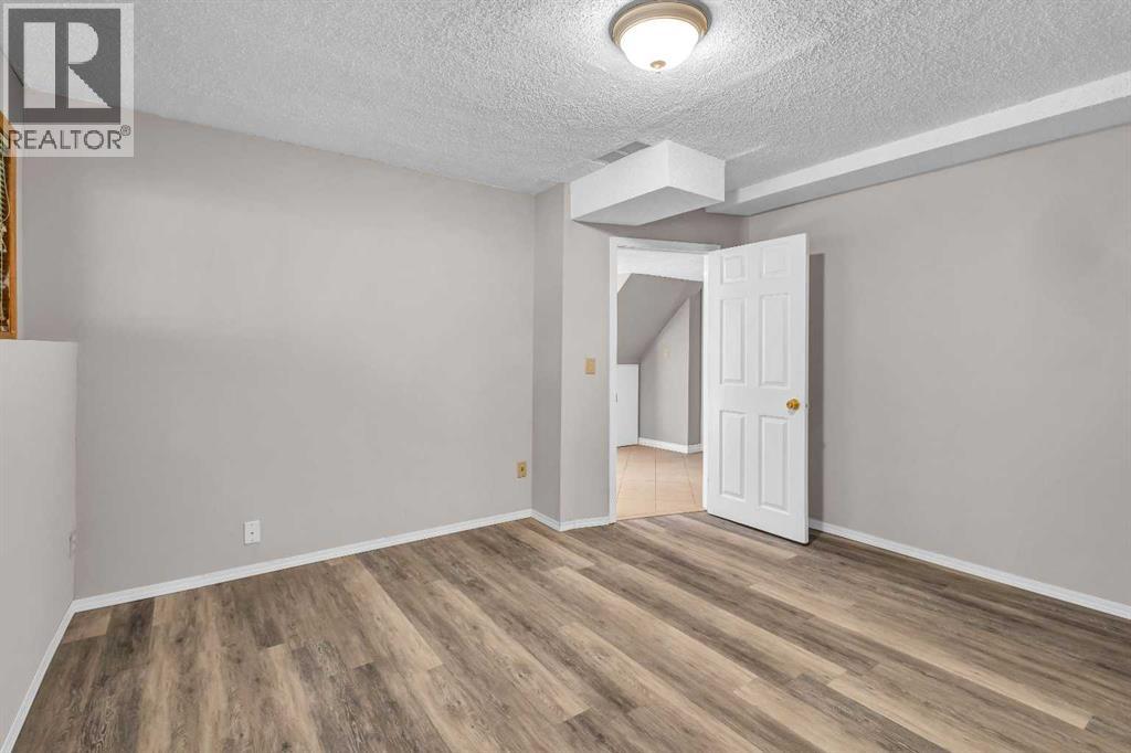 Single Family House for Sale in  Riverside Circle SE Riverbend Calgary 
